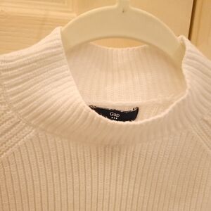 Classic GAP Women's White Sweater